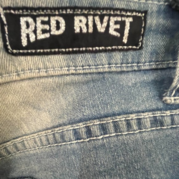 Women's Red Rivet Distressed Knee or Ankle Length Jeans - Picture 5 of 6